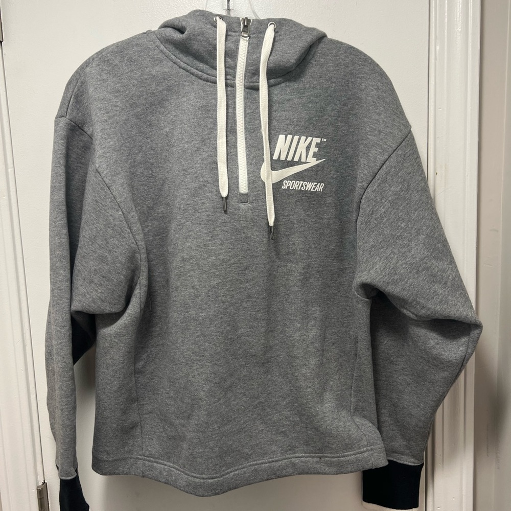 *Woman’s Vintage Nike Red Tag Pullover Hoodie Sweatshirt